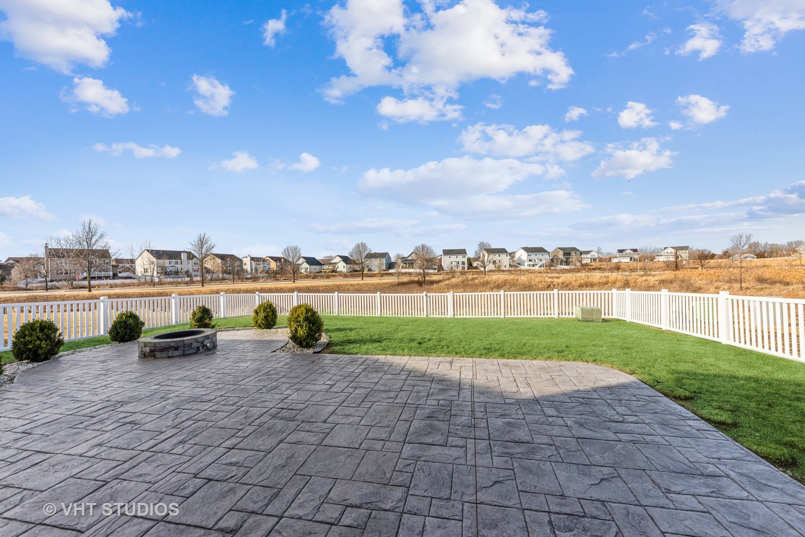1836 Overview Circle Antioch, IL 60002 - Photo 4 of 24 Gallery Image 4