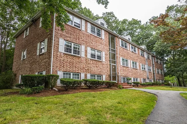 $2,275 | 50 Farrwood Avenue, Unit 9, North Andover, MA 01845