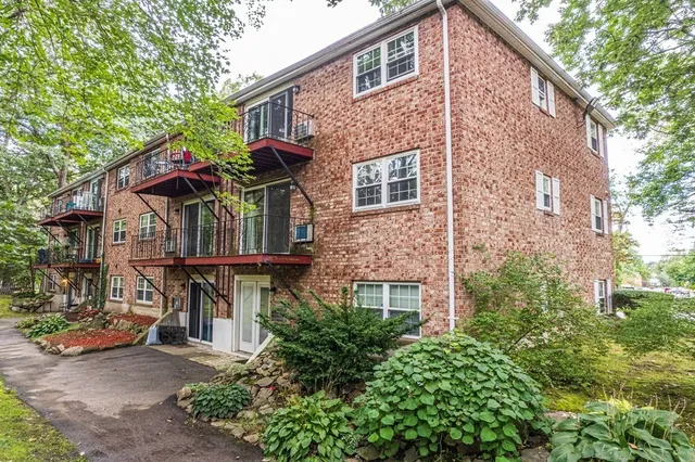 $2,275 | 50 Farrwood Avenue, Unit 9, North Andover, MA 01845