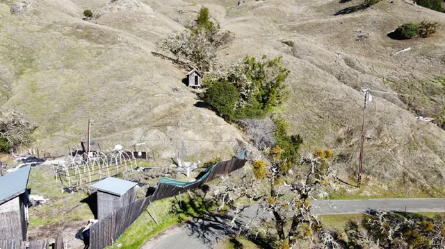 a view of outside area