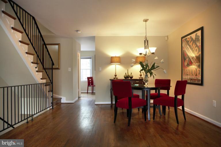 342 11th Street Southeast Washington, DC 20003 - Photo 8 of 30 Dining Room West