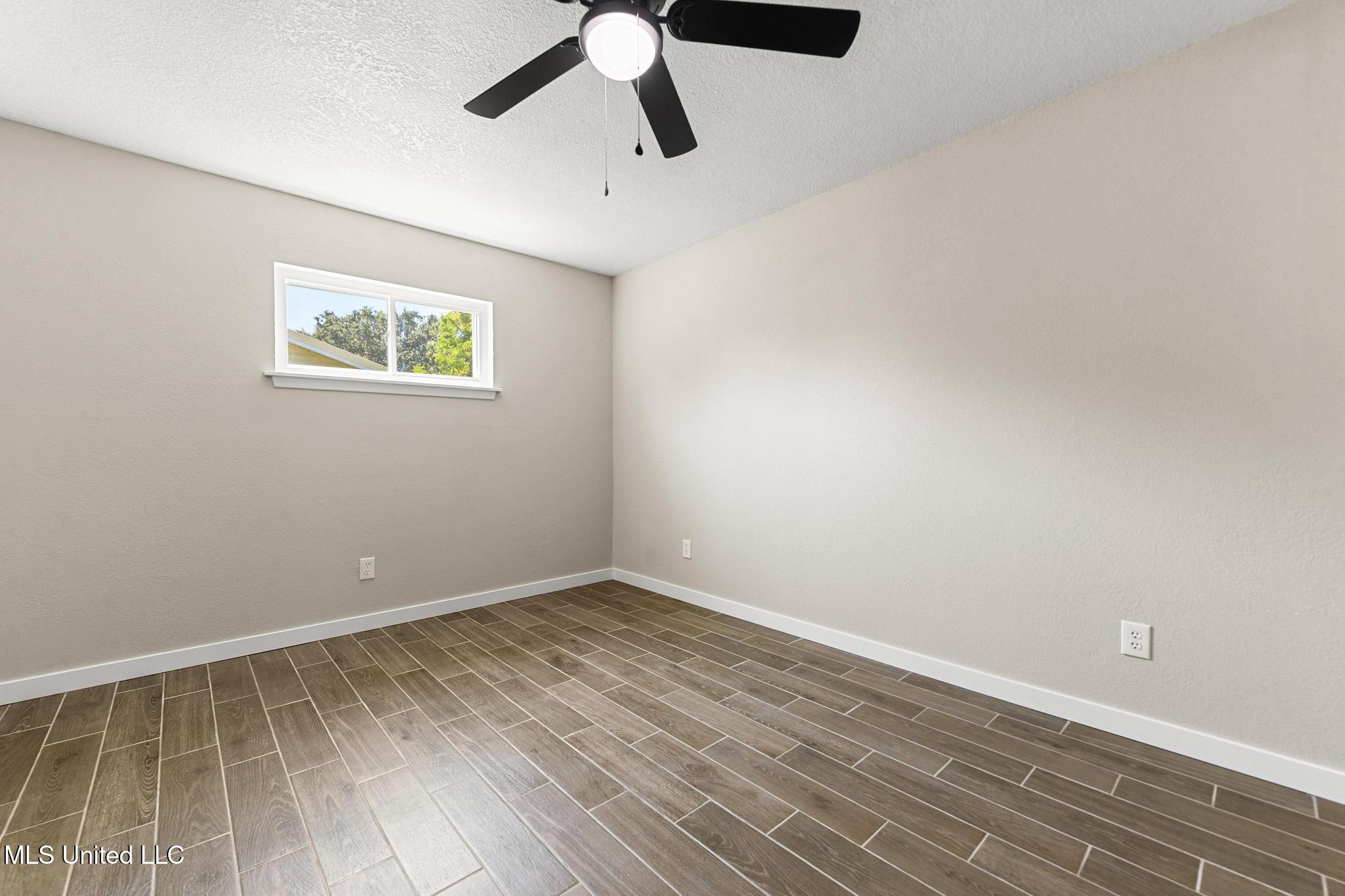 312 Springdale Circle D'Iberville, MS 39540 - Photo 11 of 21 011