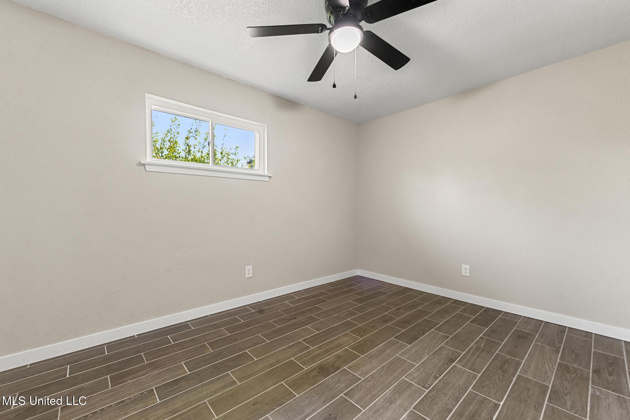 312 Springdale Circle D'Iberville, MS 39540 - Photo 14 of 21 014