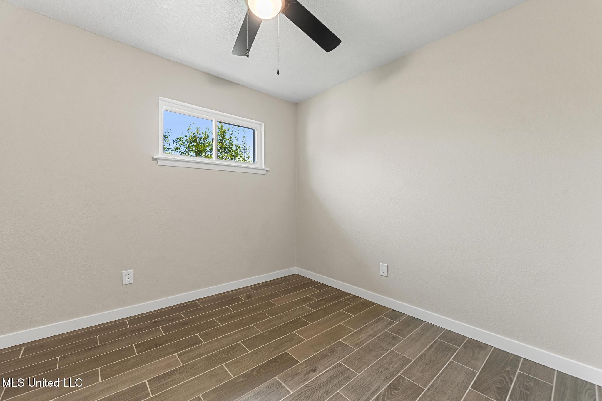 312 Springdale Circle D'Iberville, MS 39540 - Photo 16 of 21 016