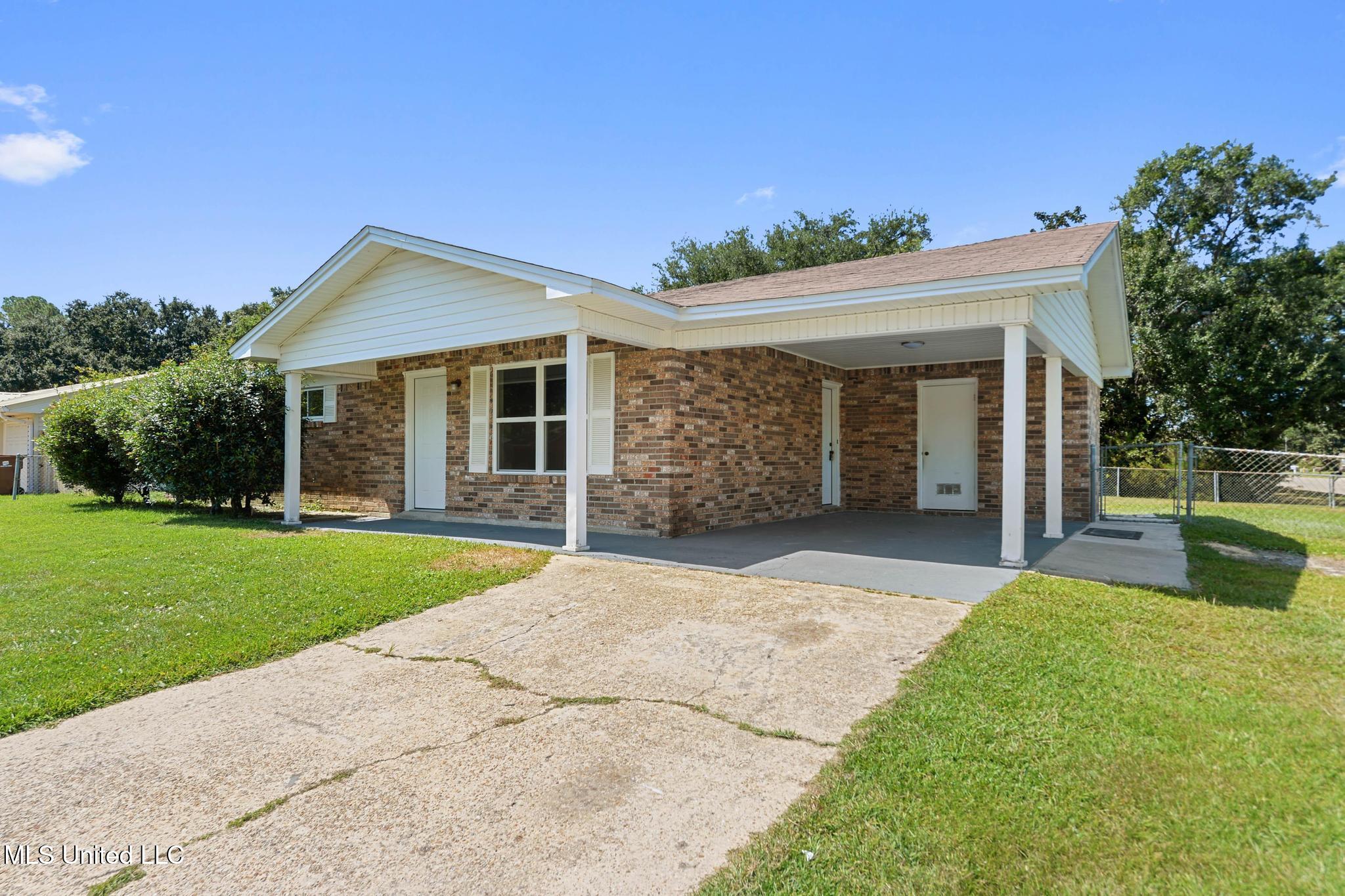 312 Springdale Circle D'Iberville, MS 39540 - Photo 2 of 21 002