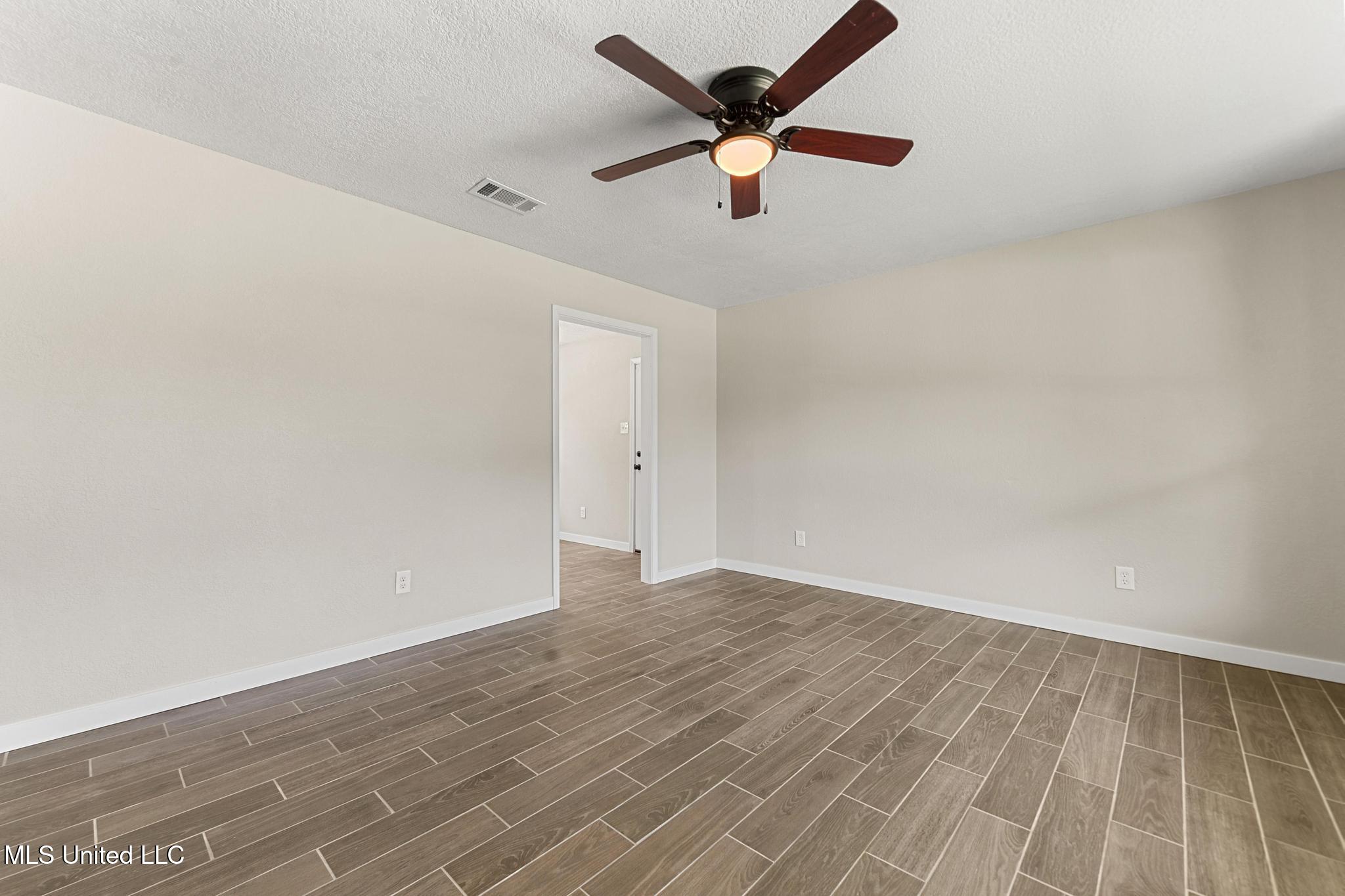 312 Springdale Circle D'Iberville, MS 39540 - Photo 3 of 21 003