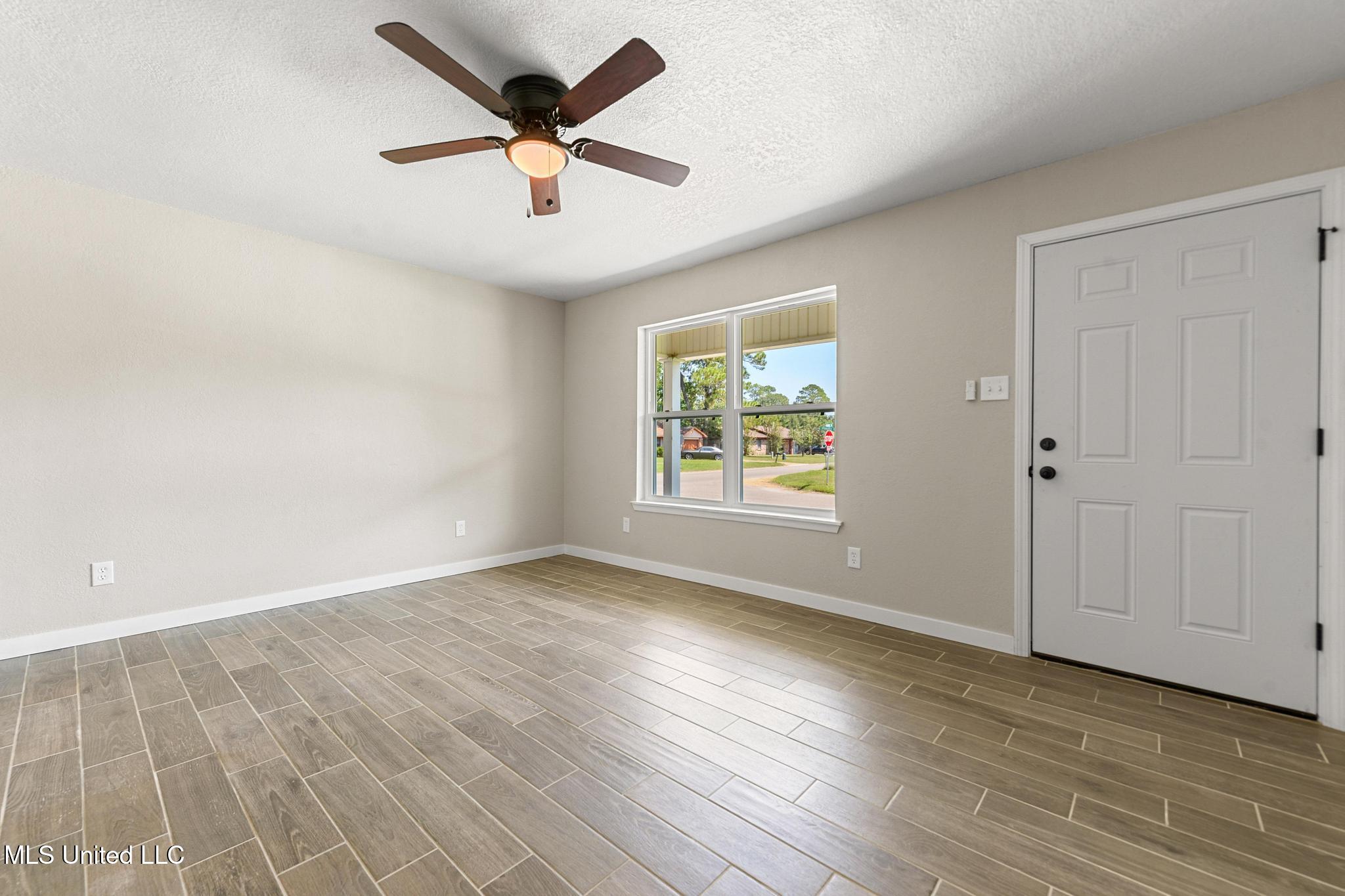 312 Springdale Circle D'Iberville, MS 39540 - Photo 6 of 21 006