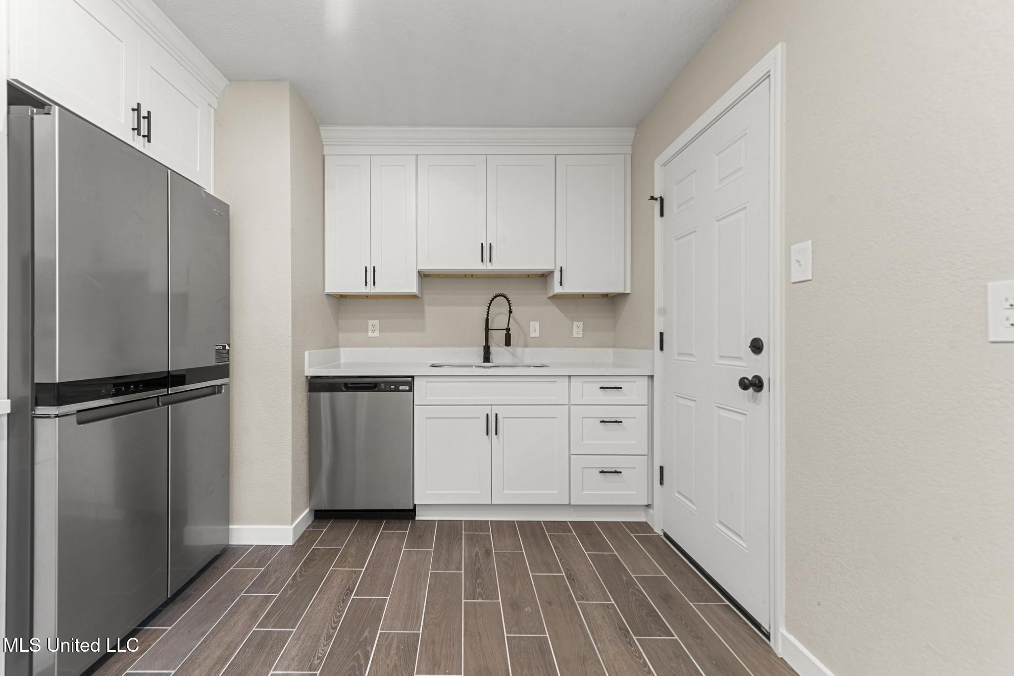 312 Springdale Circle D'Iberville, MS 39540 - Photo 8 of 21 008