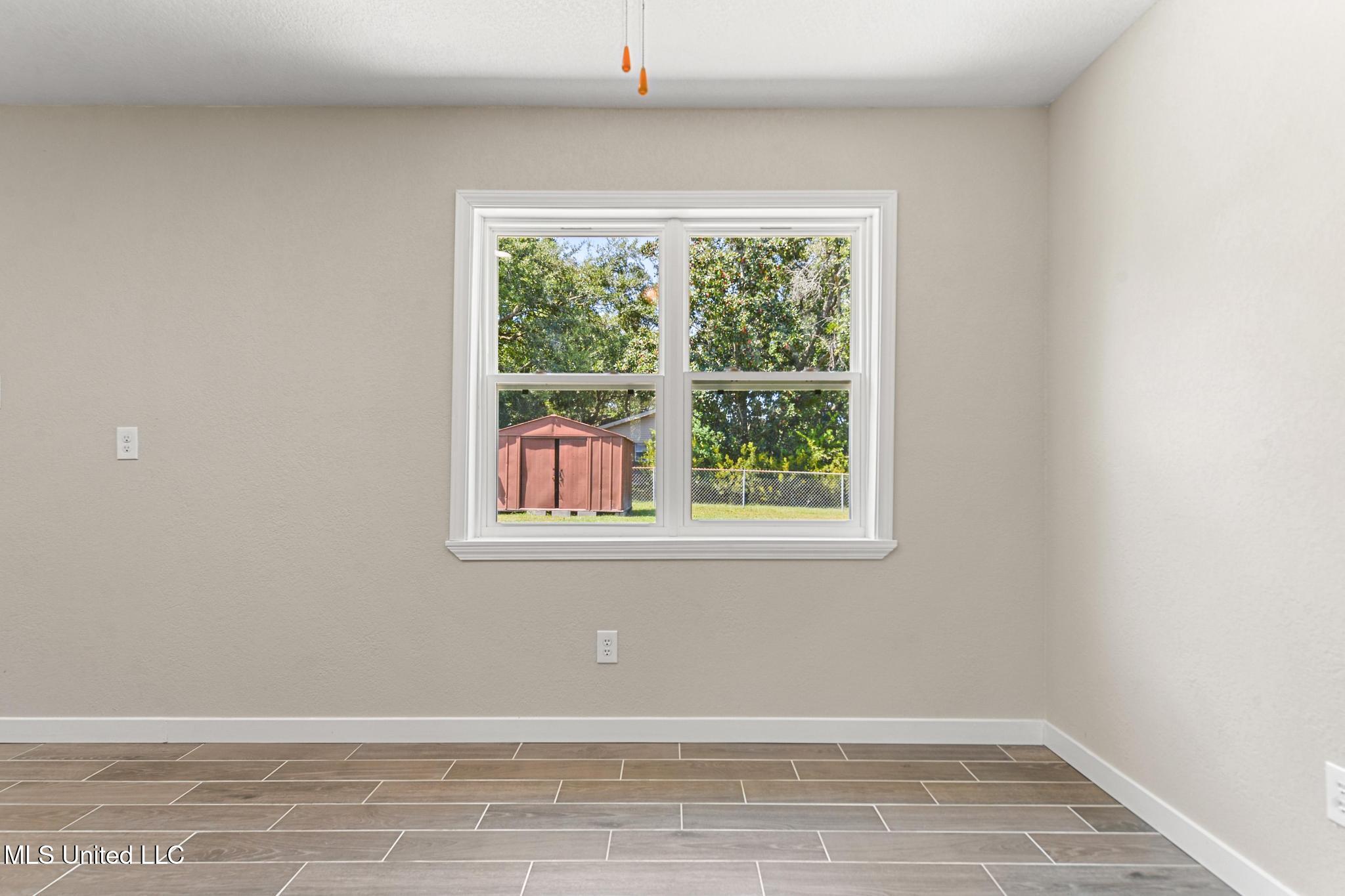 312 Springdale Circle D'Iberville, MS 39540 - Photo 10 of 21 010