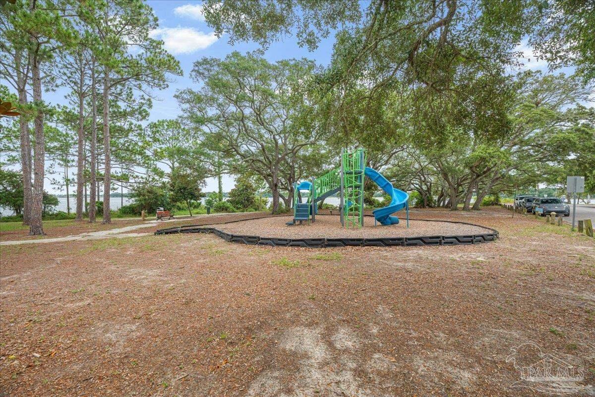 422 Gibbs Road Pensacola, FL 32507 - Photo 10 of 36
