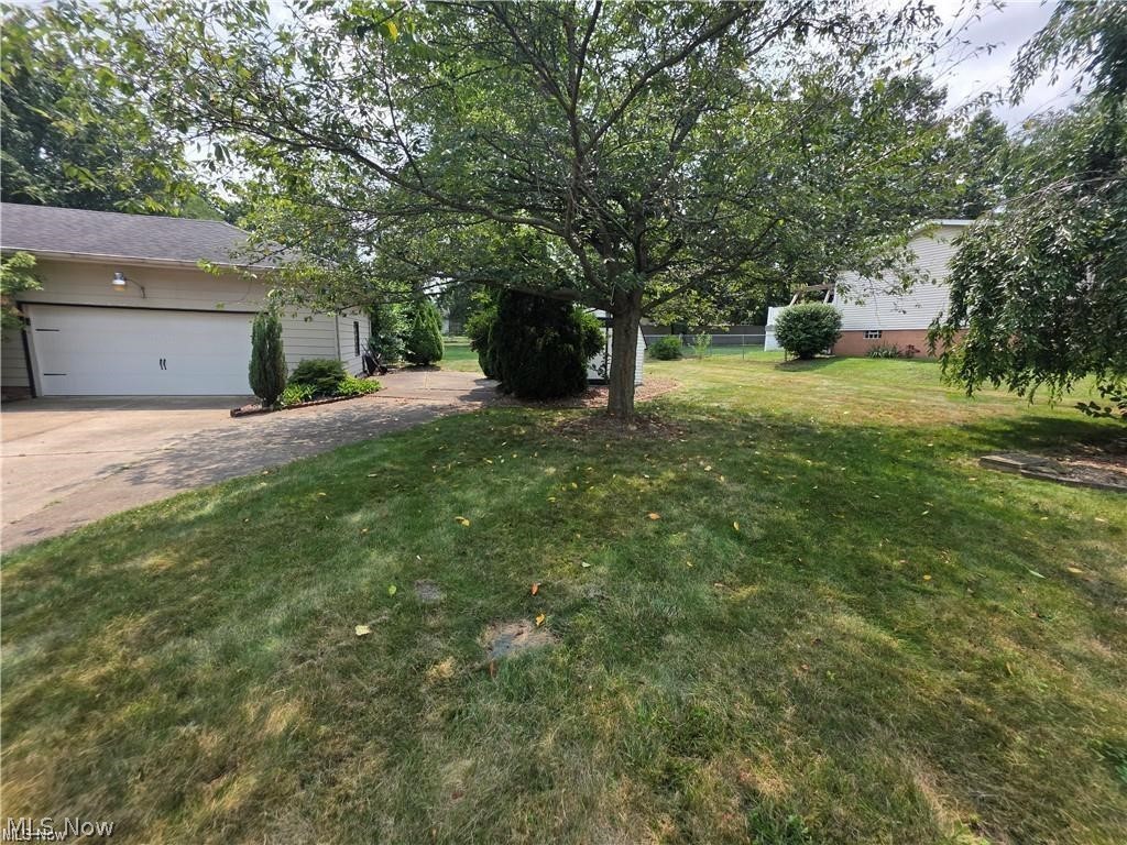 490 Bonshire Road Akron, OH 44319 - Photo 22 of 26 HUGE side yard!