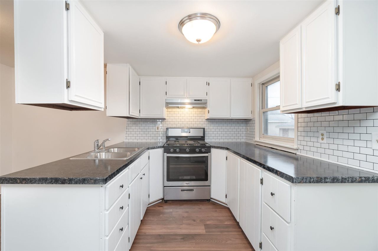 413 South Hampton Street Bay City, MI 48708 - Photo 3 of 16 Gallery Image 3