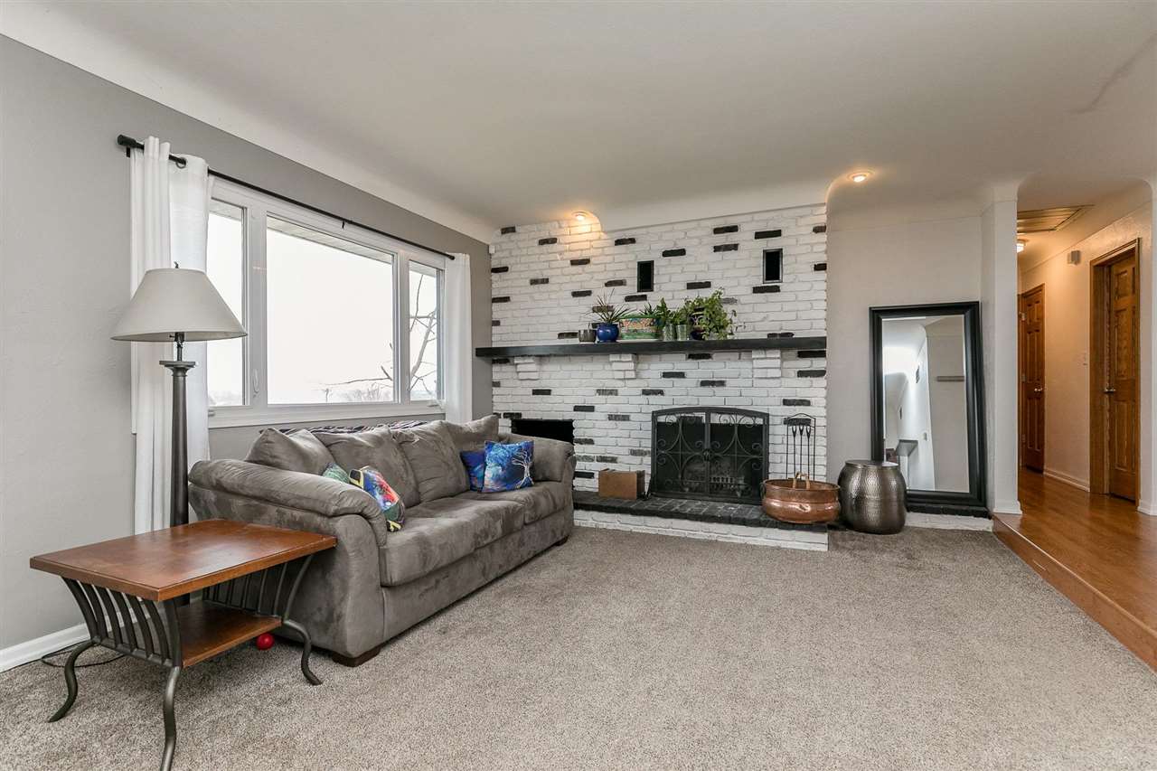 5057 Beverly Road Southwest Cedar Rapids, IA 52404 - Photo 7 of 37 Gallery Image 7