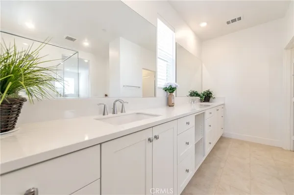 $6,000 | 243 Yerba, Irvine, CA 92618