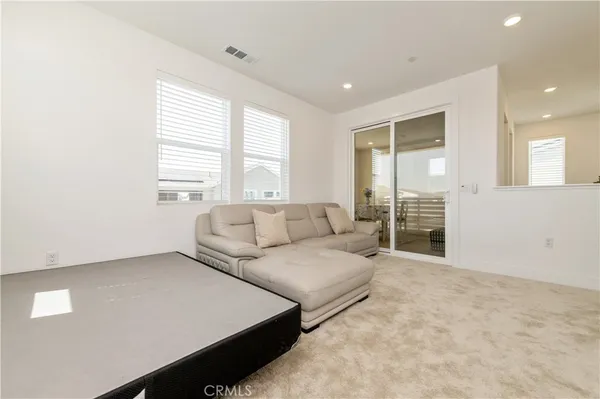 $6,000 | 243 Yerba, Irvine, CA 92618