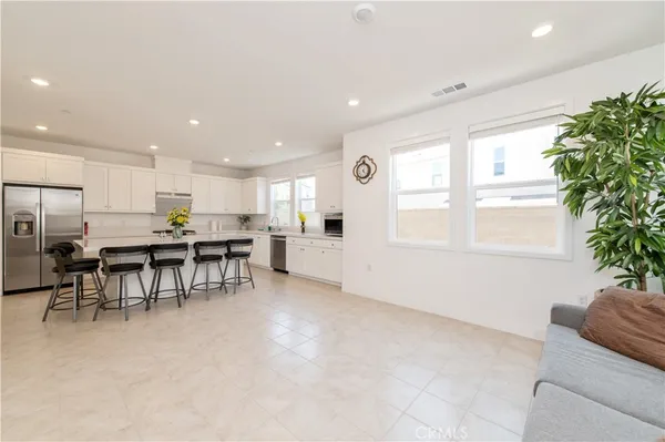 $6,000 | 243 Yerba, Irvine, CA 92618