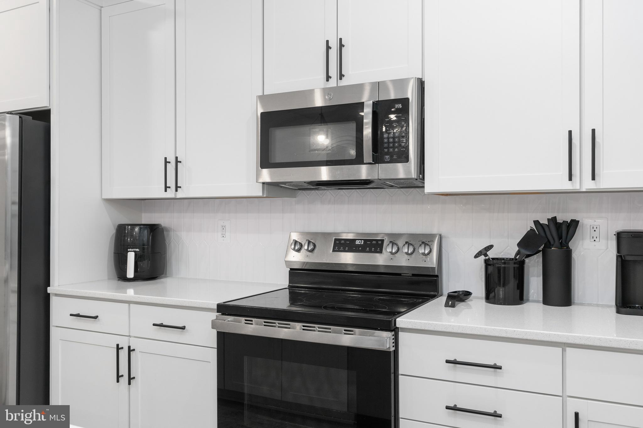 35514 Aspen Way Locust Grove, VA 22508 - Photo 13 of 56 a kitchen with a stove and a microwave