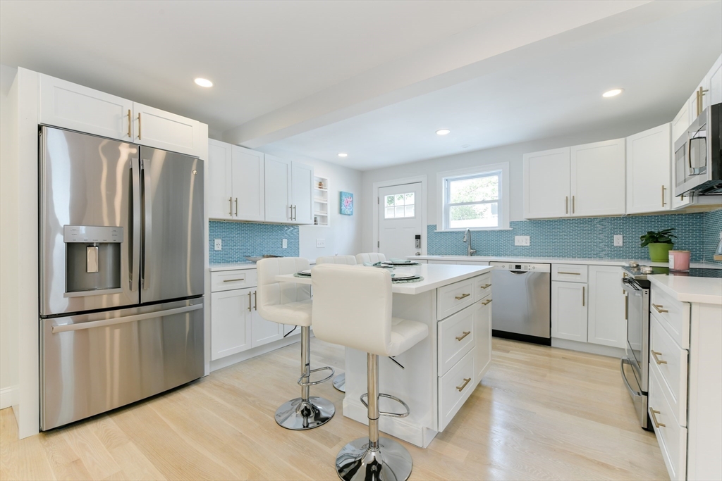 34 R Underhill Street, Unit 3 Winthrop, MA 02152 - Photo 3 of 17