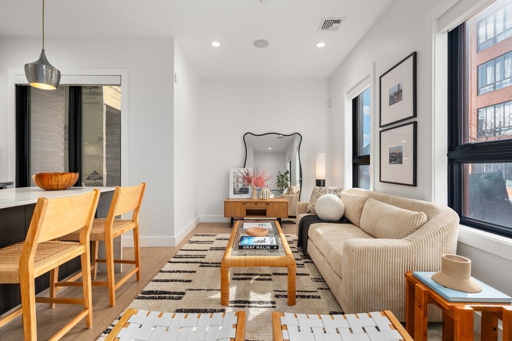 39 A Street, Unit 1 Boston, MA 02127 - Photo 4 of 19