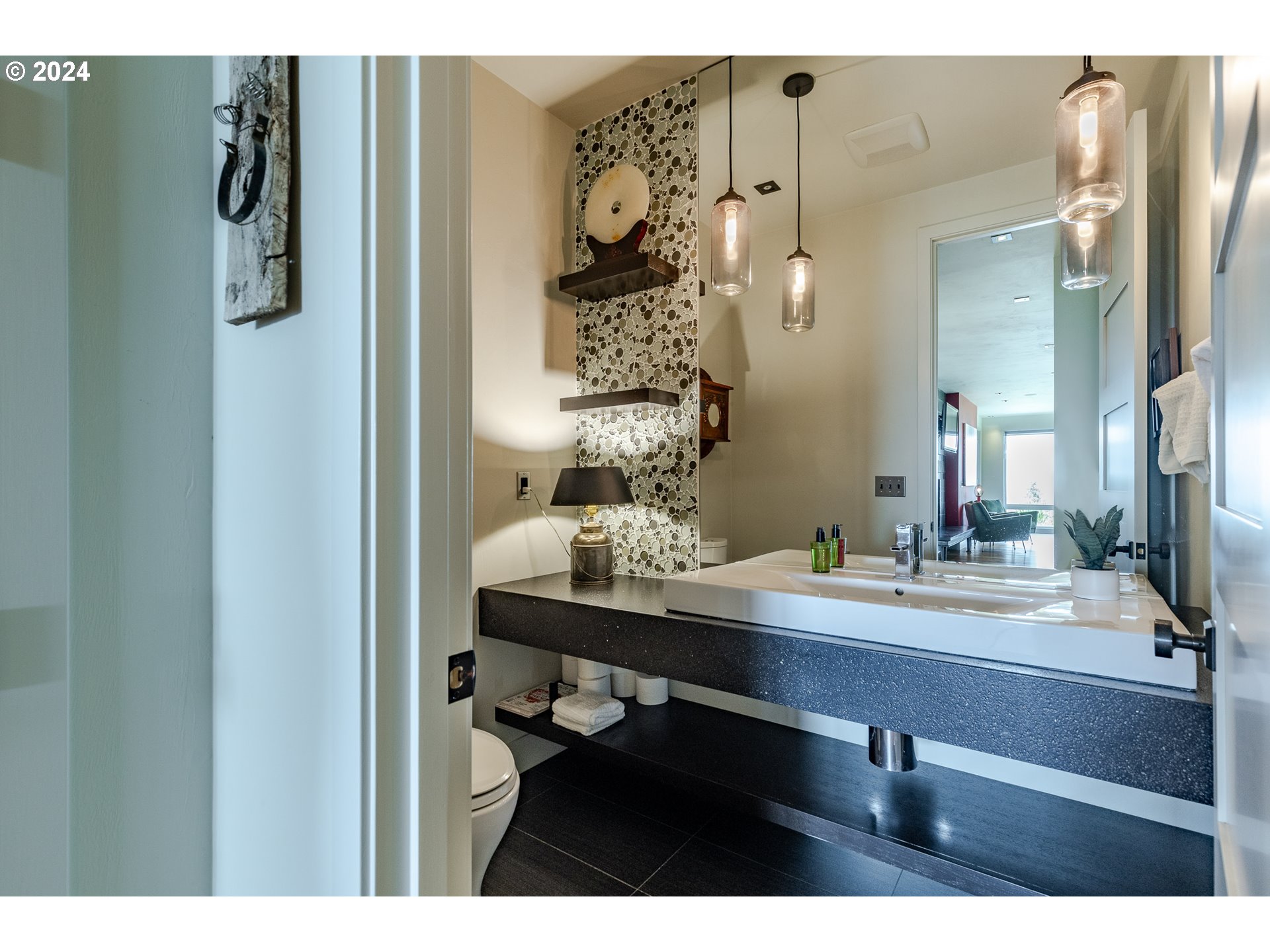 90535 Coburghills Drive Eugene, OR 97408 - Photo 18 of 48 a bathroom with a sink and a mirror