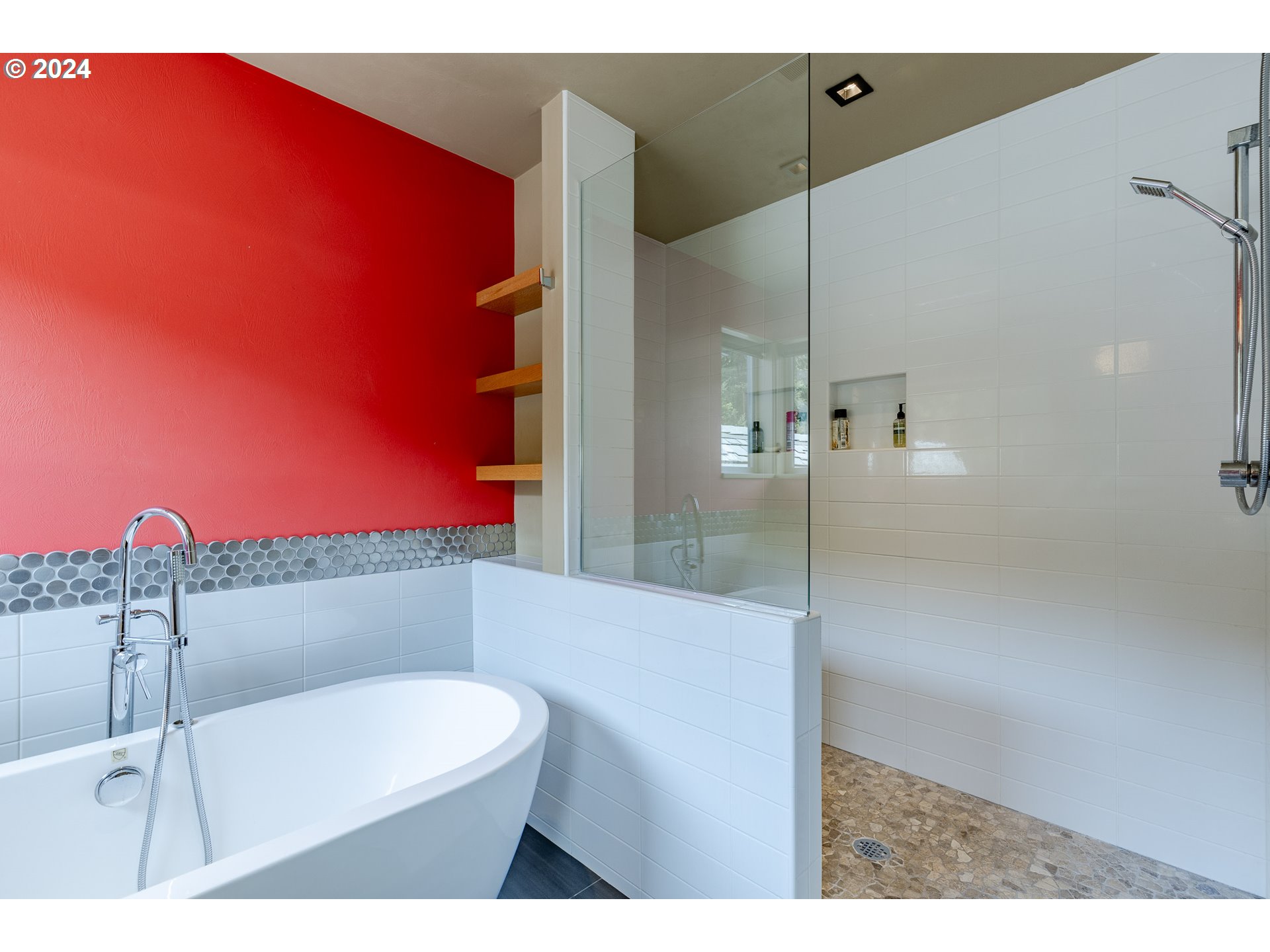 90535 Coburghills Drive Eugene, OR 97408 - Photo 31 of 48 a bathroom with a sink and a mirror