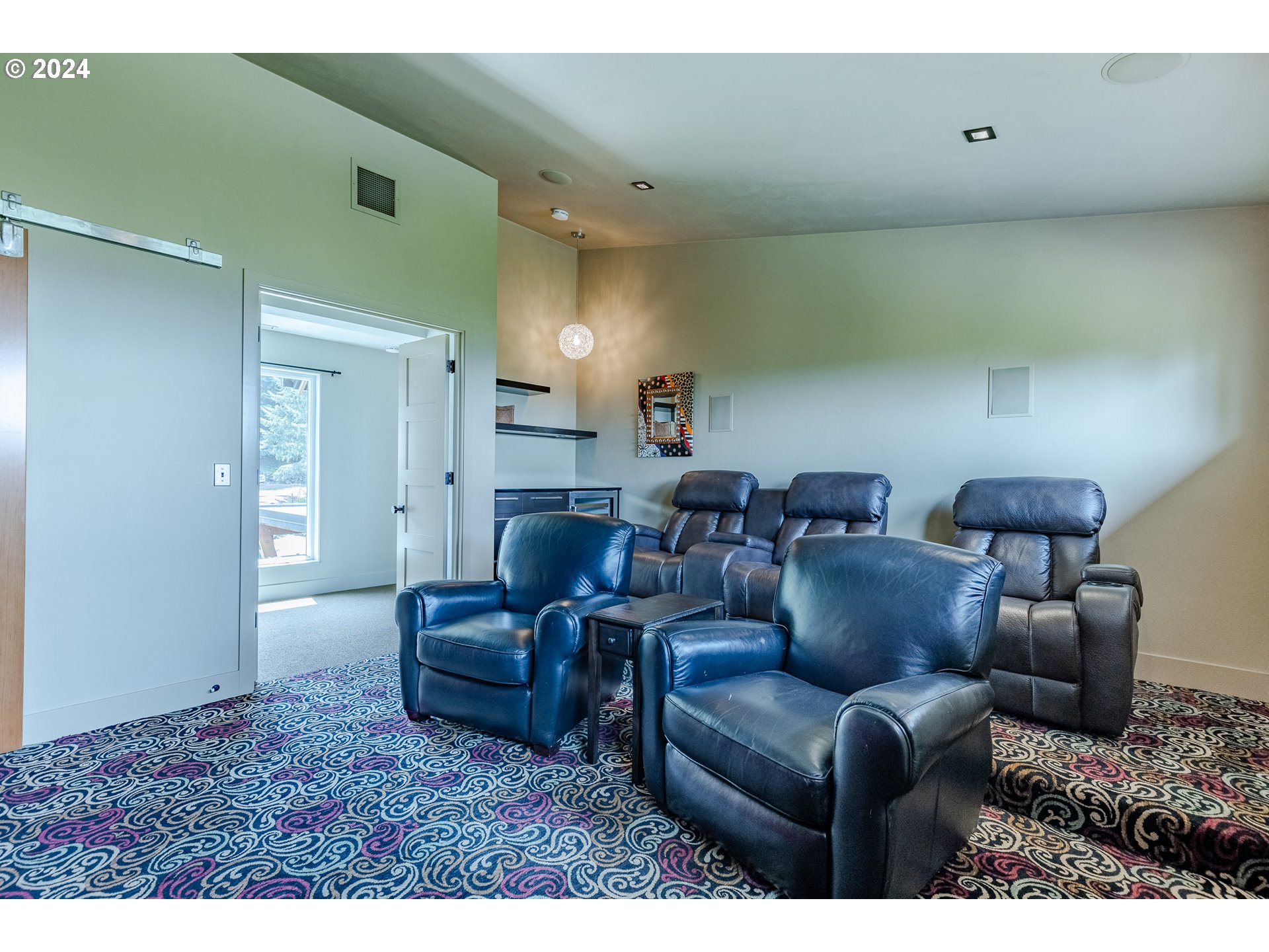 90535 Coburghills Drive Eugene, OR 97408 - Photo 32 of 48 a living room with furniture and a couch