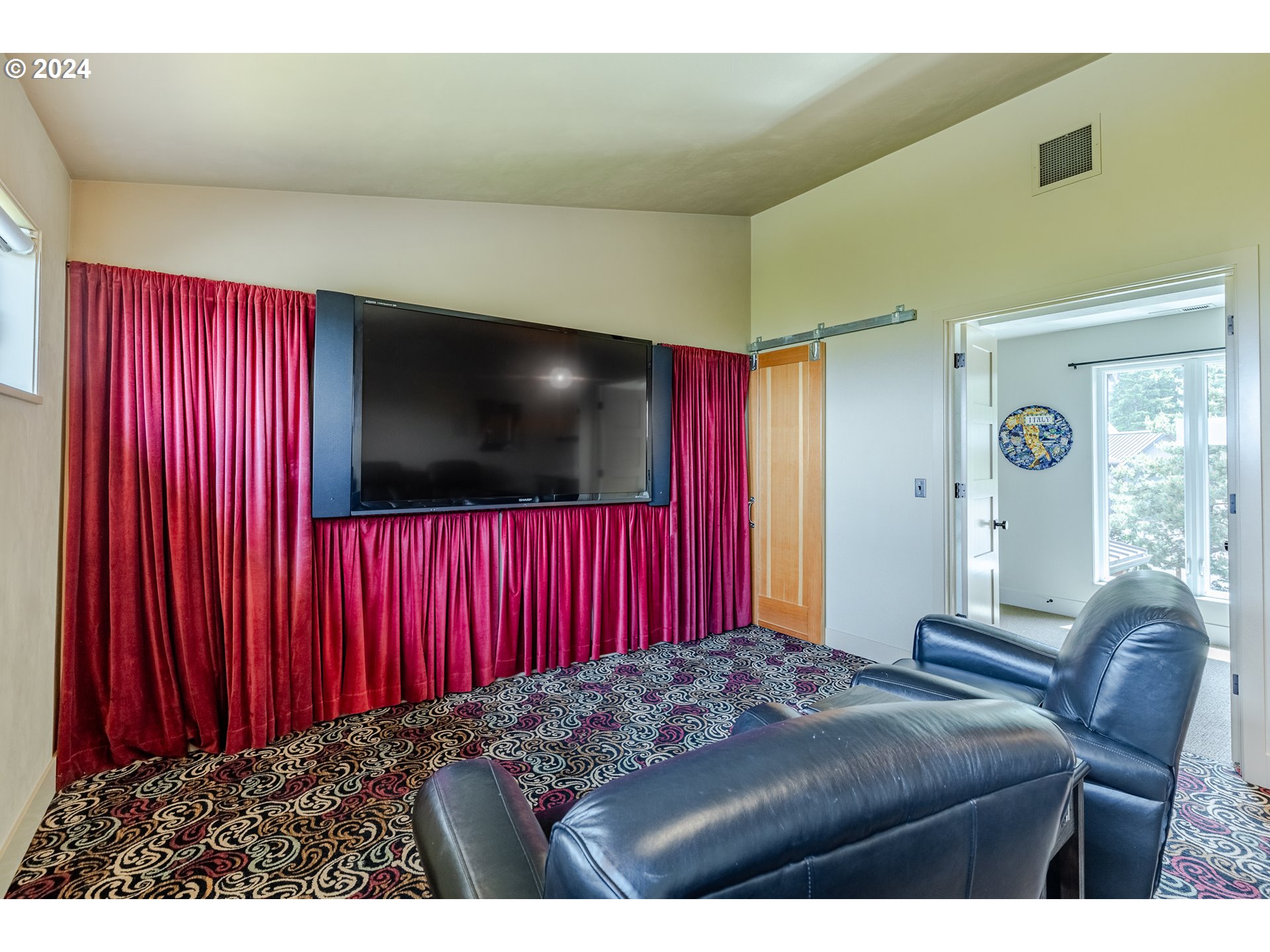 90535 Coburghills Drive Eugene, OR 97408 - Photo 33 of 48 a living room with furniture window and flat screen tv