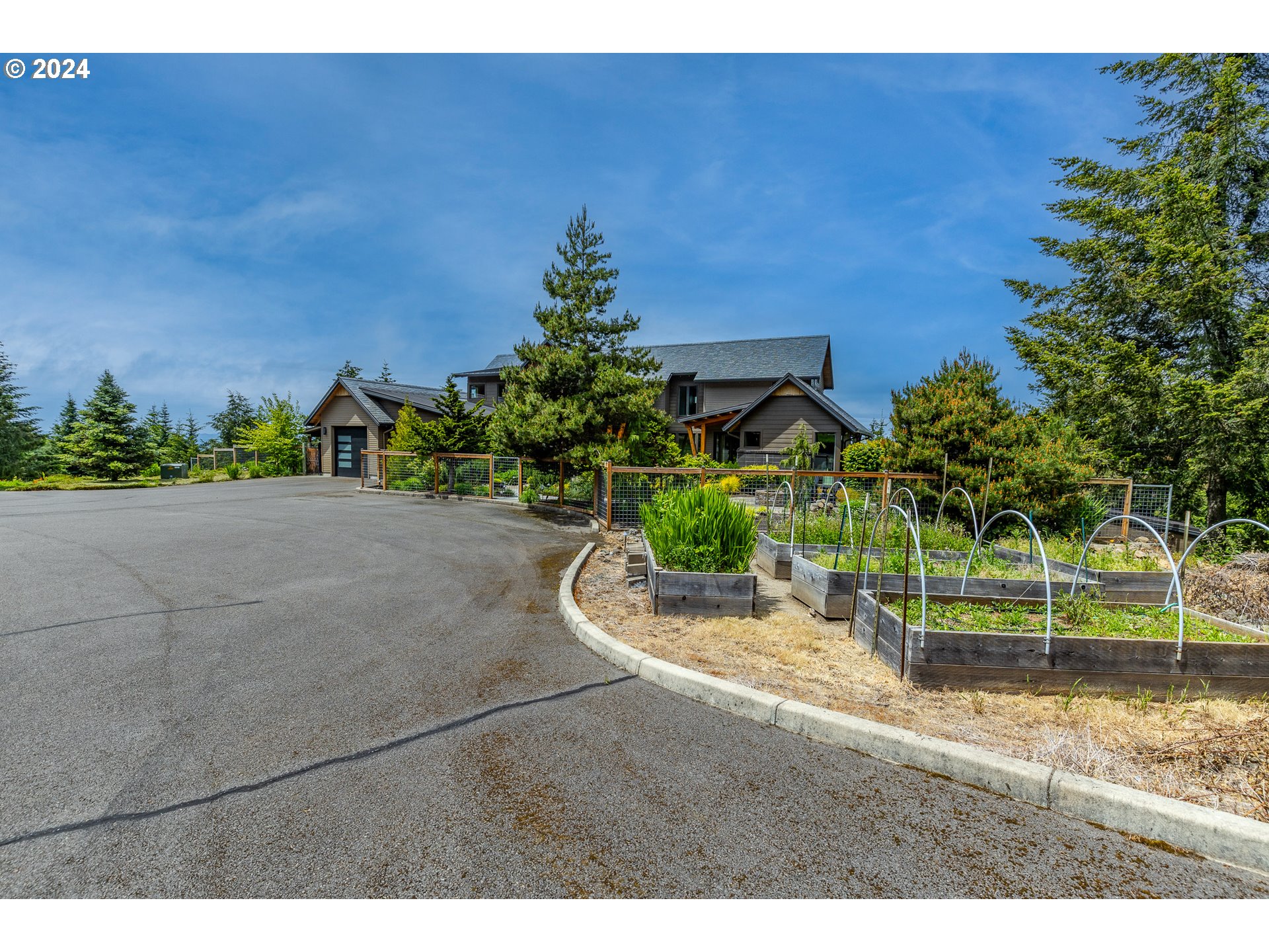90535 Coburghills Drive Eugene, OR 97408 - Photo 43 of 48 a backyard of a house with lots of green space