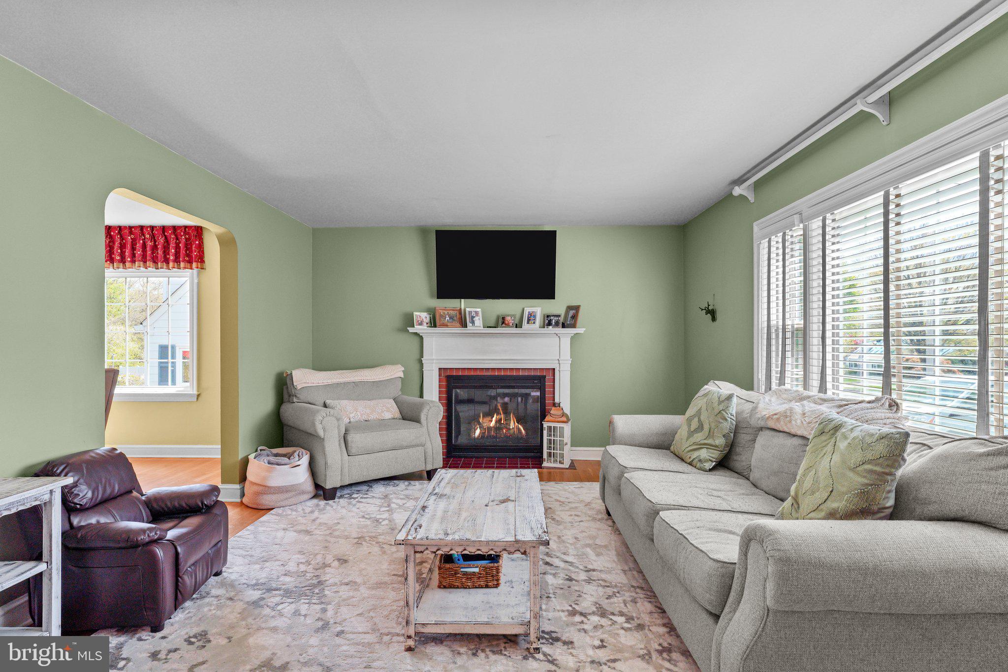 30 Hilltop Road Ewing, NJ 08638 - Photo 8 of 51 Living Room