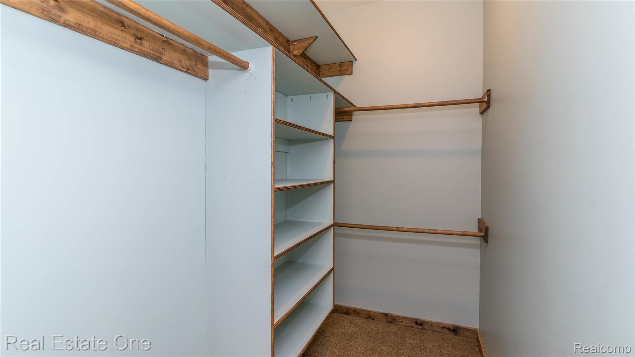4018 Hartland Road Hartland, MI 48353 - Photo 34 of 54 Master Walk In Closet