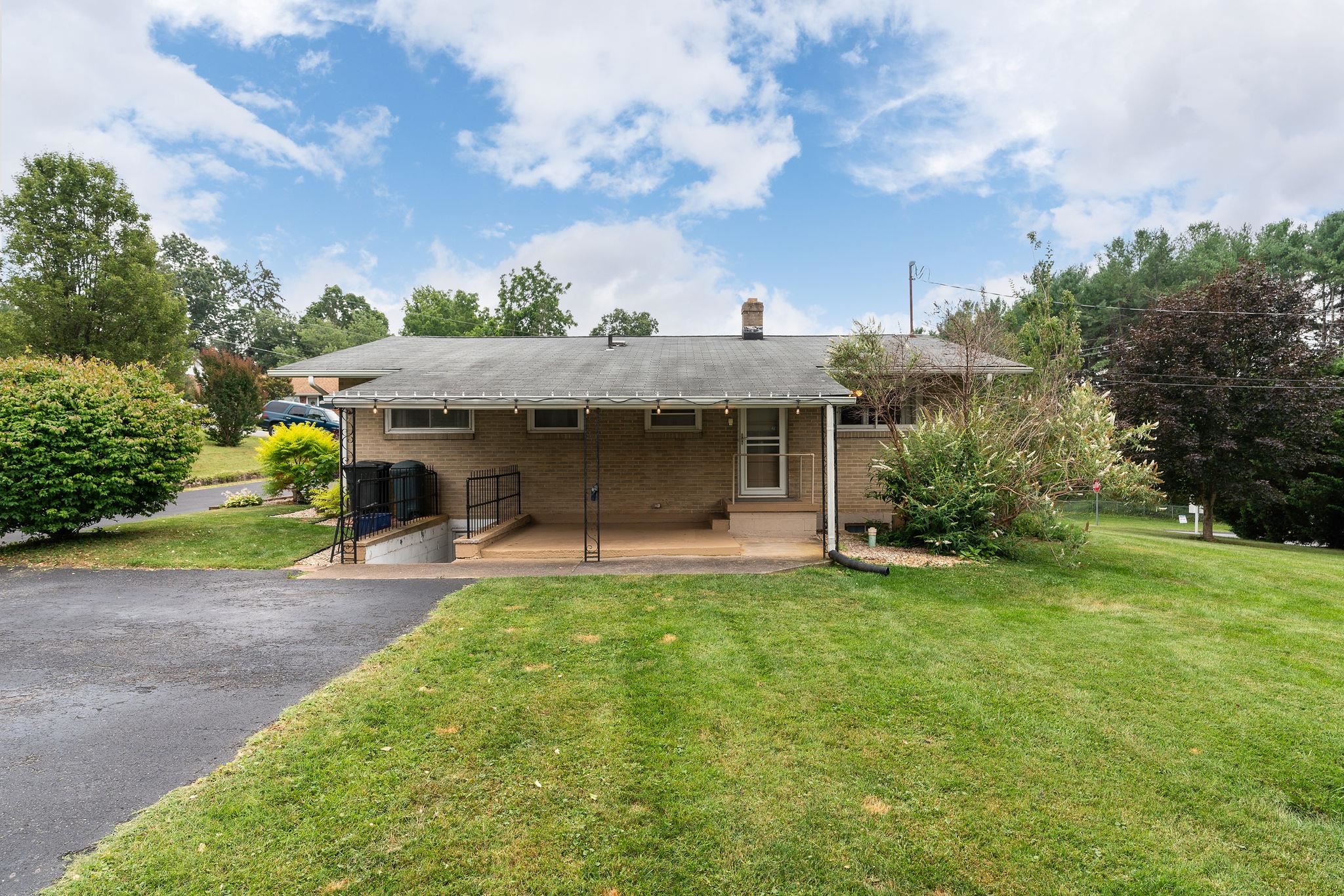 102 Devon Road Staunton, VA 24401 - Photo 6 of 54 Gallery Image 6