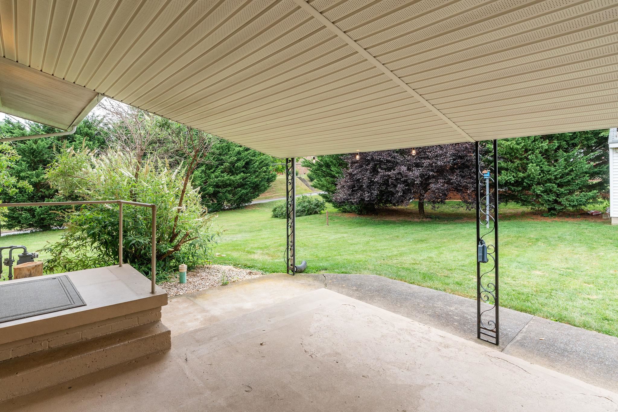 102 Devon Road Staunton, VA 24401 - Photo 7 of 54 Gallery Image 7