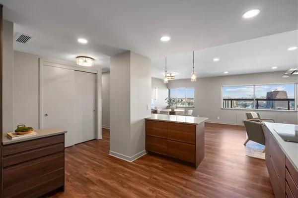 $679,900 | 121 West 48th Street, Unit 1504, Kansas City, MO 64112
