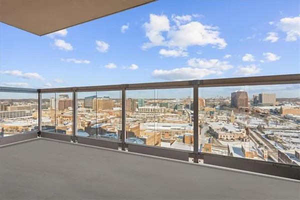 $679,900 | 121 West 48th Street, Unit 1504, Kansas City, MO 64112