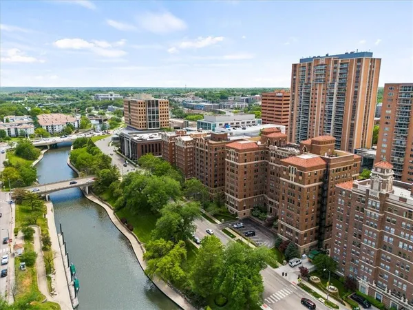 $679,900 | 121 West 48th Street, Unit 1504, Kansas City, MO 64112