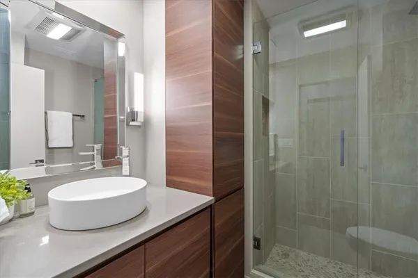 $679,900 | 121 West 48th Street, Unit 1504, Kansas City, MO 64112