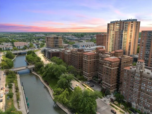 $679,900 | 121 West 48th Street, Unit 1504, Kansas City, MO 64112