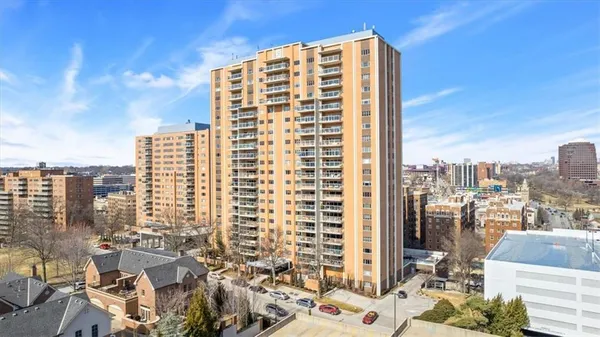 $679,900 | 121 West 48th Street, Unit 1504, Kansas City, MO 64112