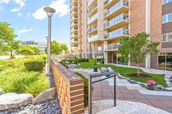 $679,900 | 121 West 48th Street, Unit 1504, Kansas City, MO 64112