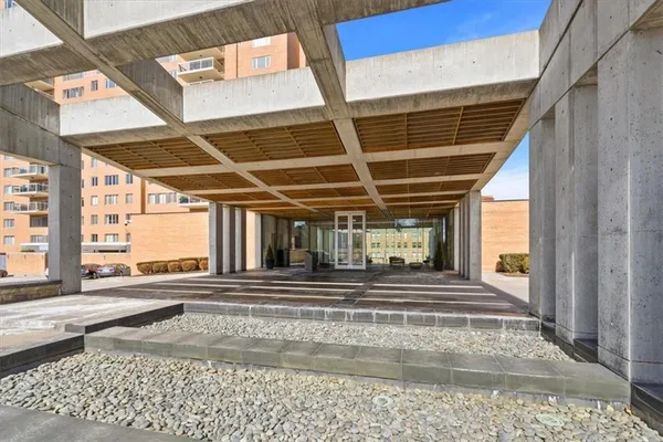 $679,900 | 121 West 48th Street, Unit 1504, Kansas City, MO 64112