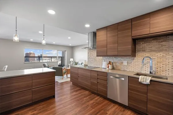 $679,900 | 121 West 48th Street, Unit 1504, Kansas City, MO 64112