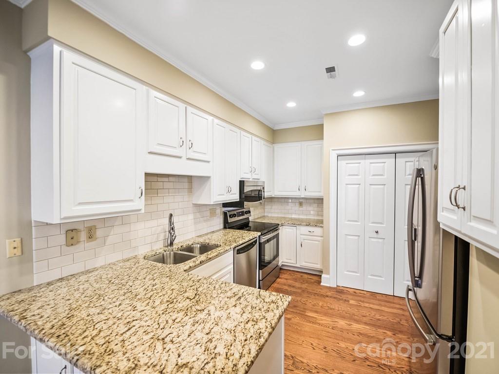 2835 Sharon View Road Charlotte, NC 28210 - Photo 13 of 36 Gallery Image 13