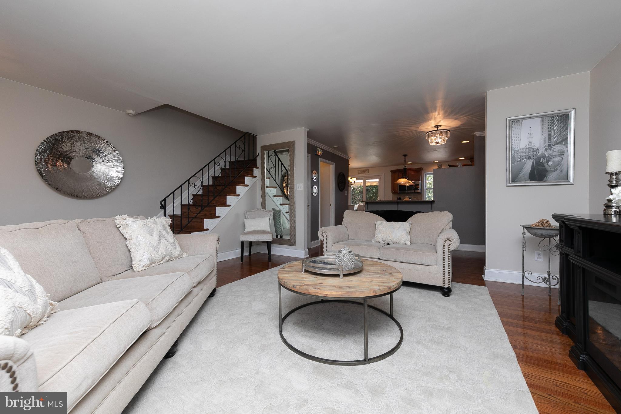 12009 Covert Road Philadelphia, PA 19154 - Photo 2 of 27 Living Room