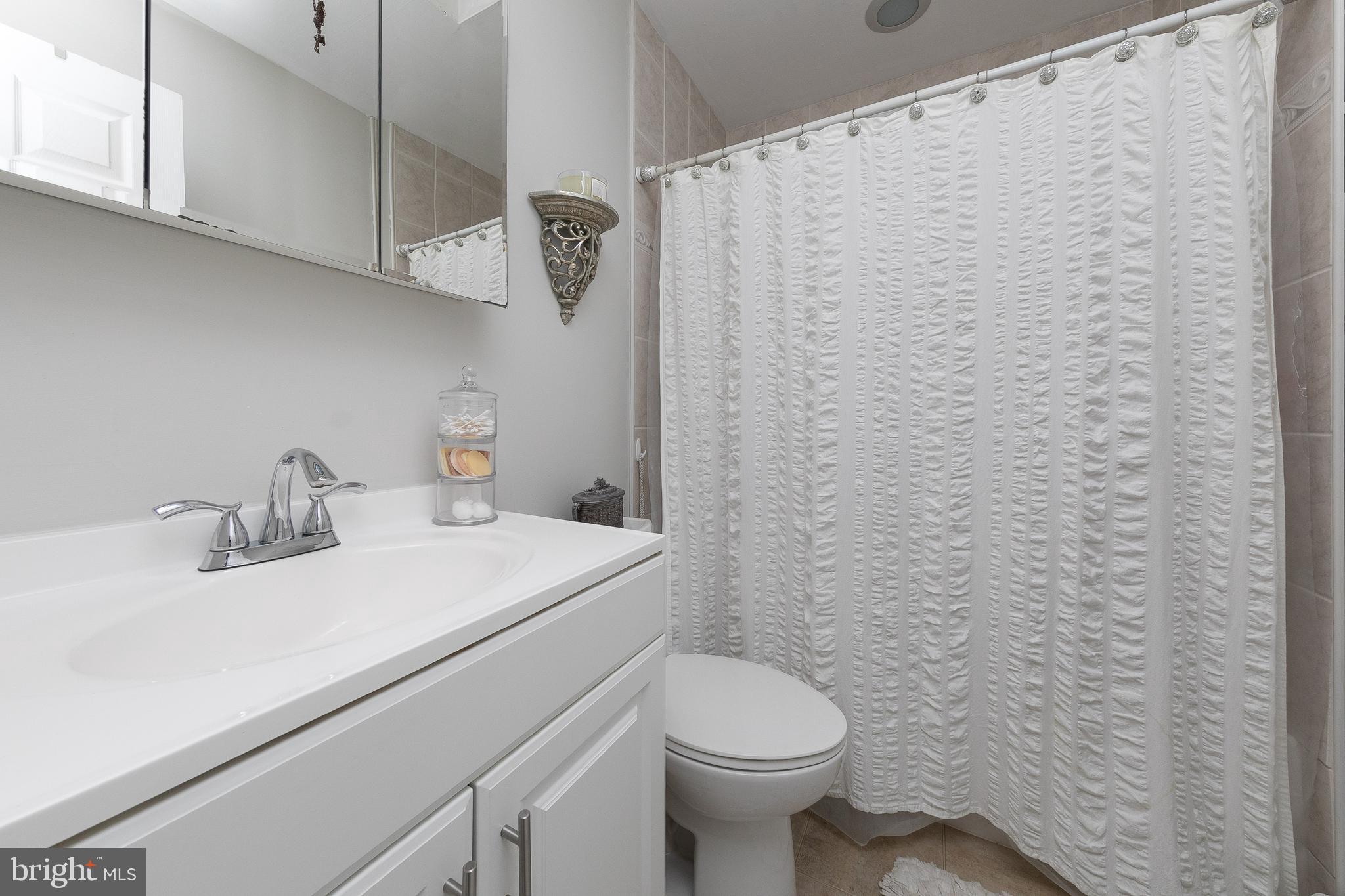 12009 Covert Road Philadelphia, PA 19154 - Photo 19 of 27 Hall Bath