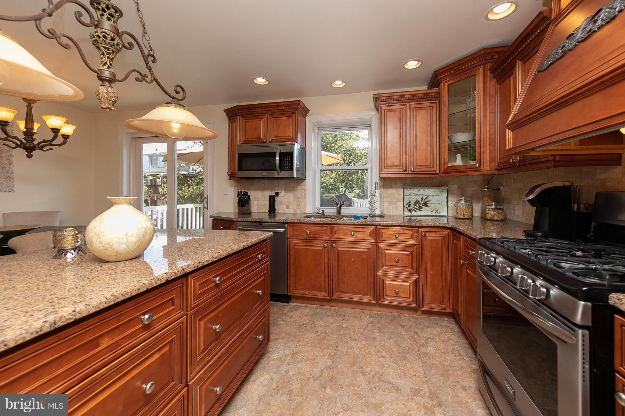 12009 Covert Road Philadelphia, PA 19154 - Photo 8 of 27 Kitchen with Granite Counter Tops