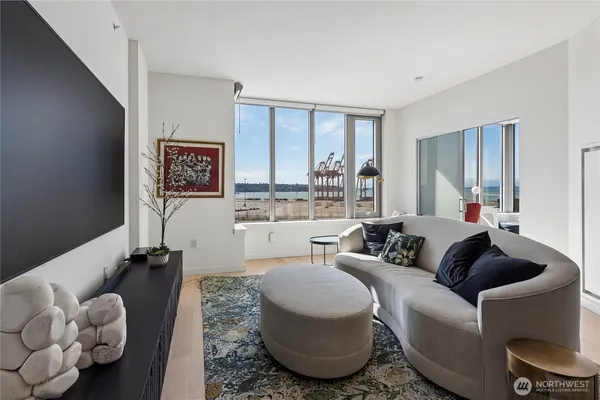 $2,800 | 590 1st Avenue South, Unit 701, Seattle, WA 98104