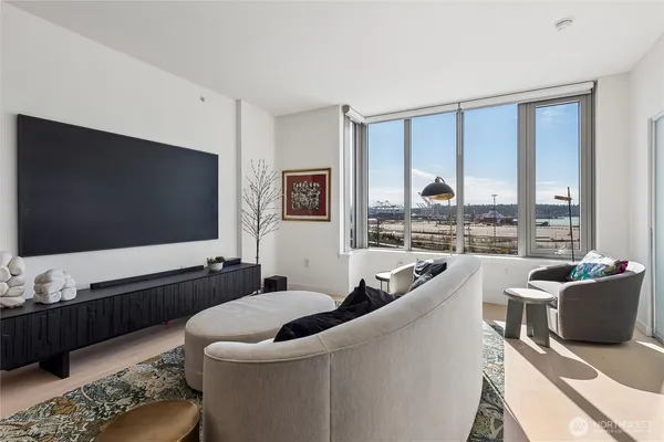 $2,800 | 590 1st Avenue South, Unit 701, Seattle, WA 98104