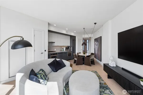 $2,800 | 590 1st Avenue South, Unit 701, Seattle, WA 98104