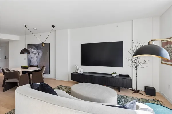 $2,800 | 590 1st Avenue South, Unit 701, Seattle, WA 98104