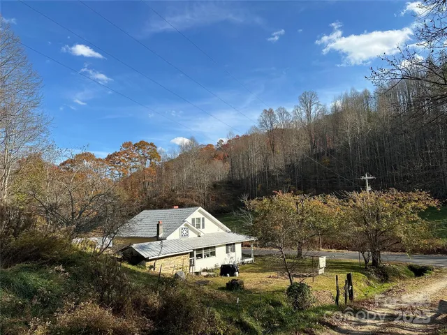 a view of residential houses with yard and swimming pool